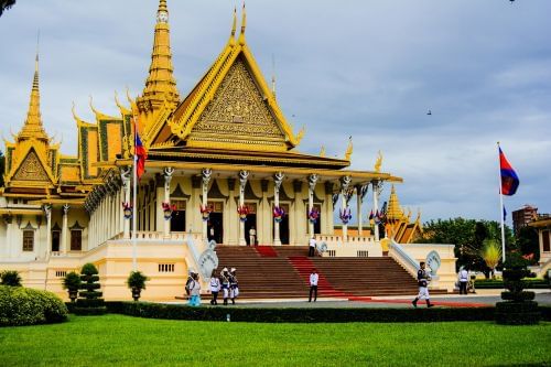 Landmark,Temple,Place of worship,Building,Wat,Architecture,Palace,Spire,Tourist attraction,Temple