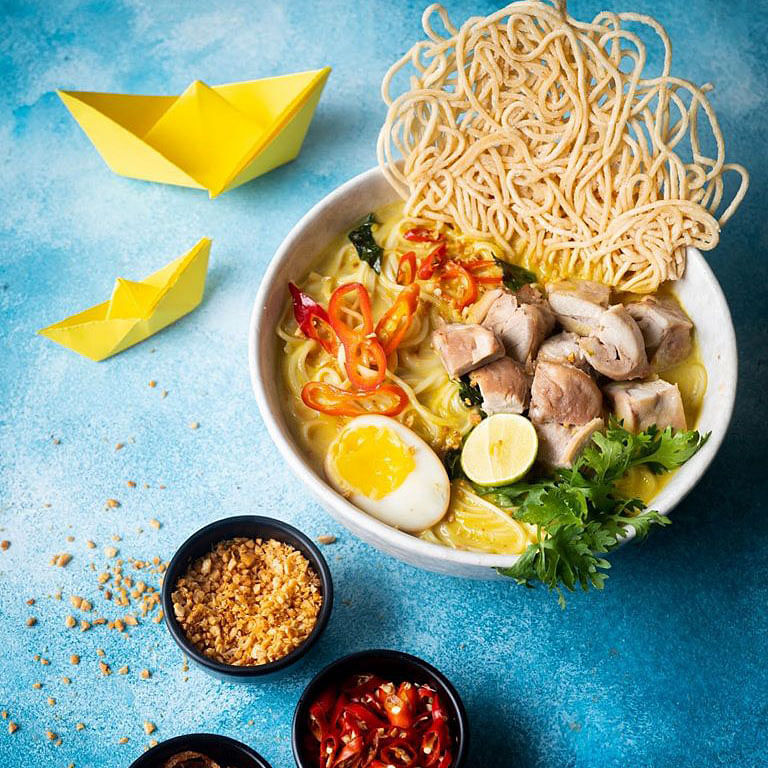 Dish,Food,Cuisine,Ingredient,Mee siam,Indomie,Mì quảng,Rice noodles,Produce,Food group