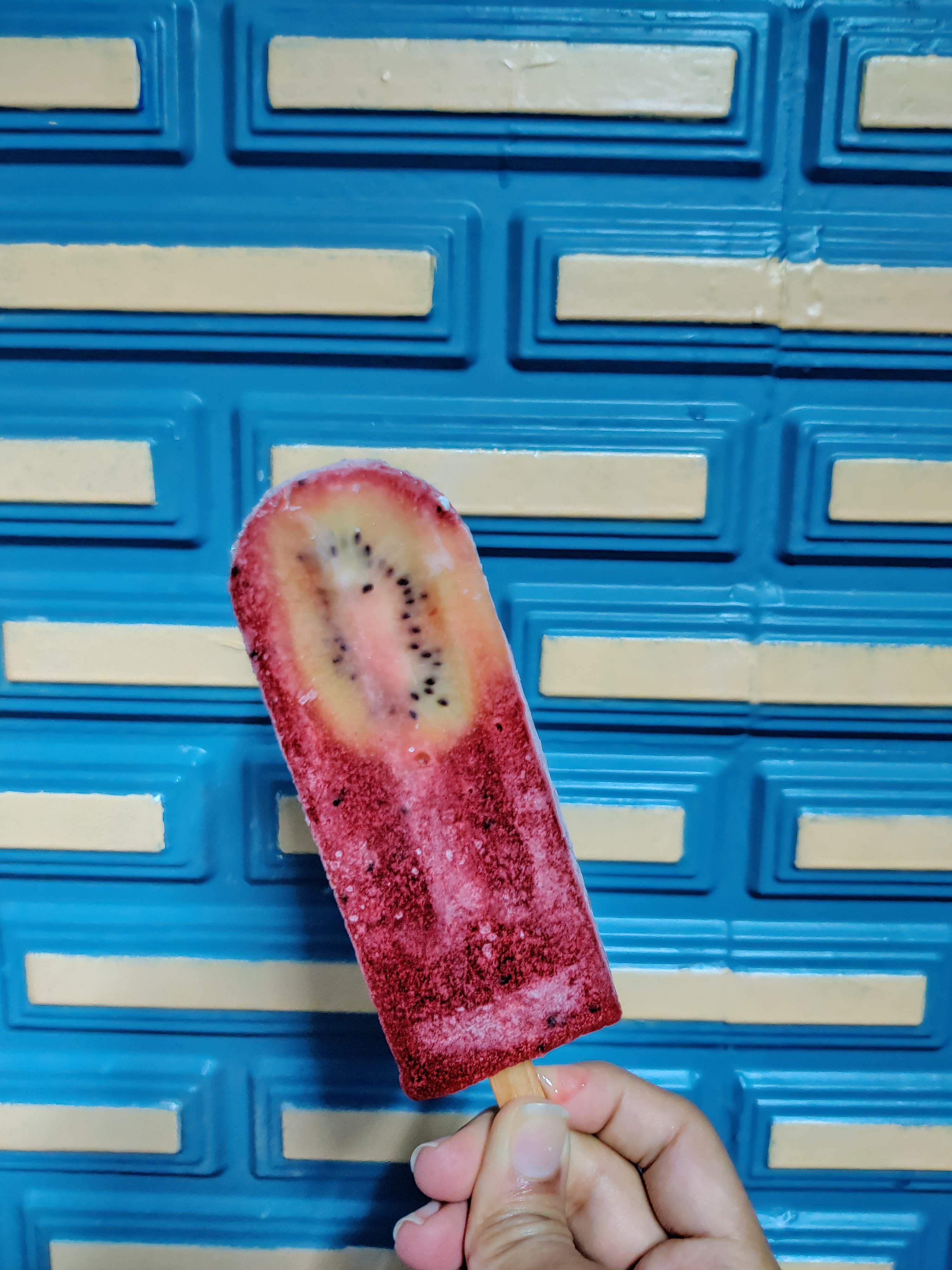 Ice pop,Frozen dessert,Food,Finger,Ice cream bar,American food,Hand,Dessert,Strawberry,Cuisine