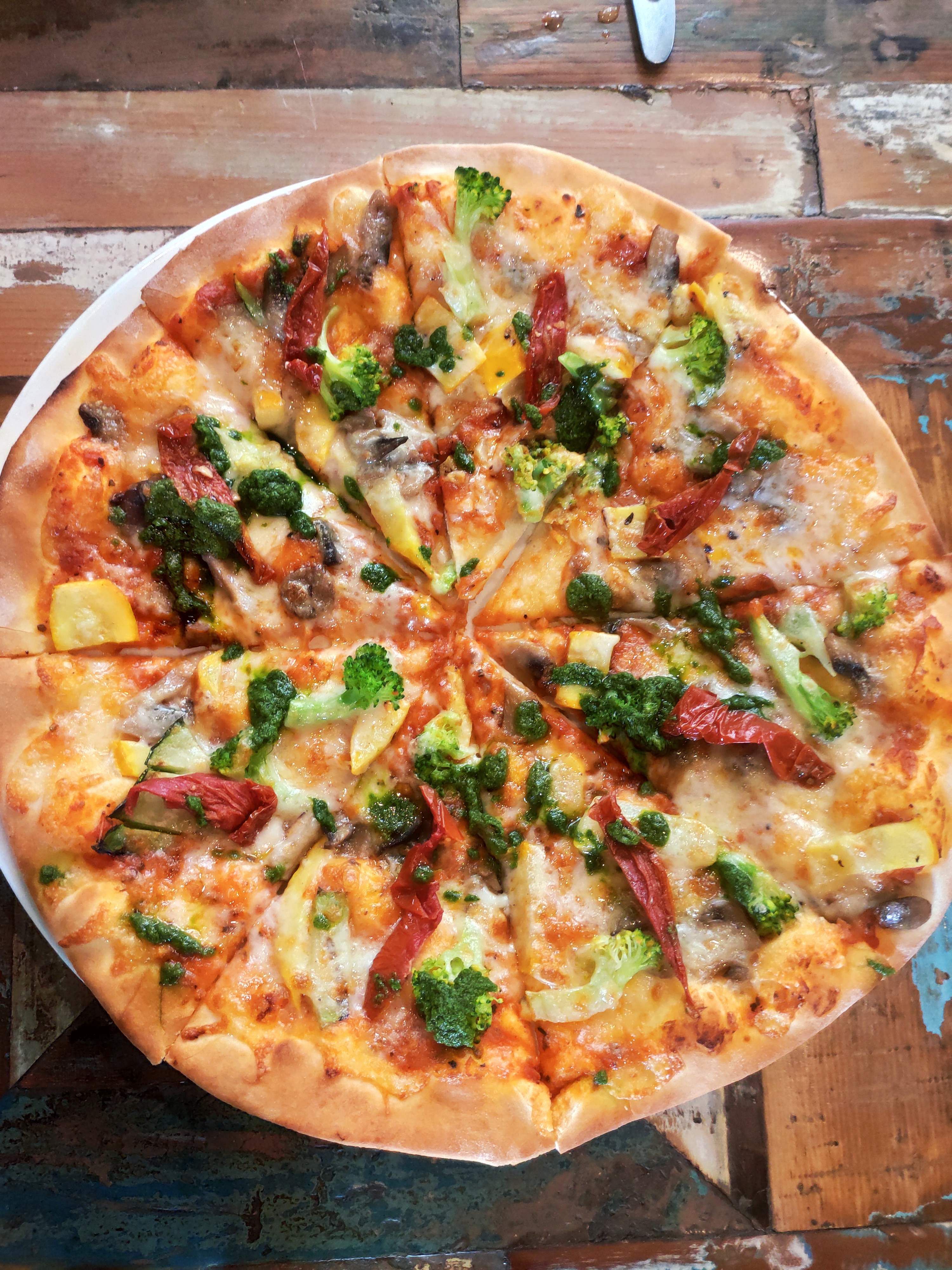 Dish,Food,Cuisine,Pizza,California-style pizza,Flatbread,Ingredient,Pizza cheese,Tarte flambée,Italian food