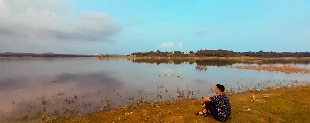 Water,Reflection,Water resources,Natural landscape,Natural environment,Sky,Bank,Lake,River,Ecoregion