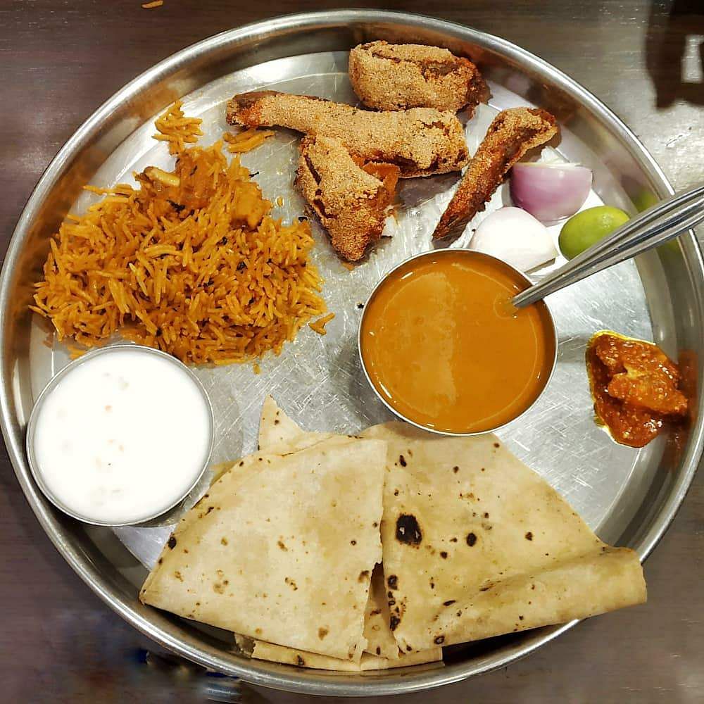 Dish,Food,Cuisine,Ingredient,Fried food,Naan,Staple food,Chapati,Produce,Comfort food