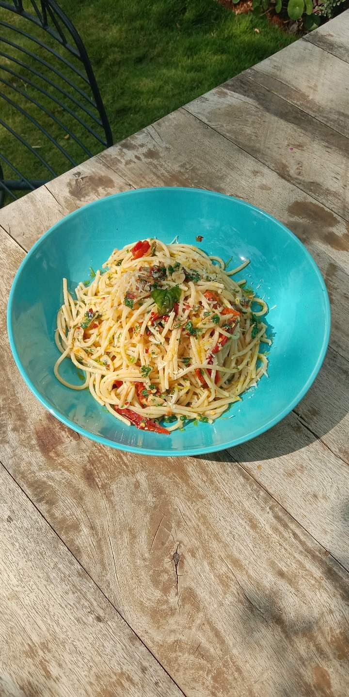 Cuisine,Dish,Food,Spaghetti,Noodle,Capellini,Ingredient,Spaghetti aglio e olio,Carbonara,Italian food