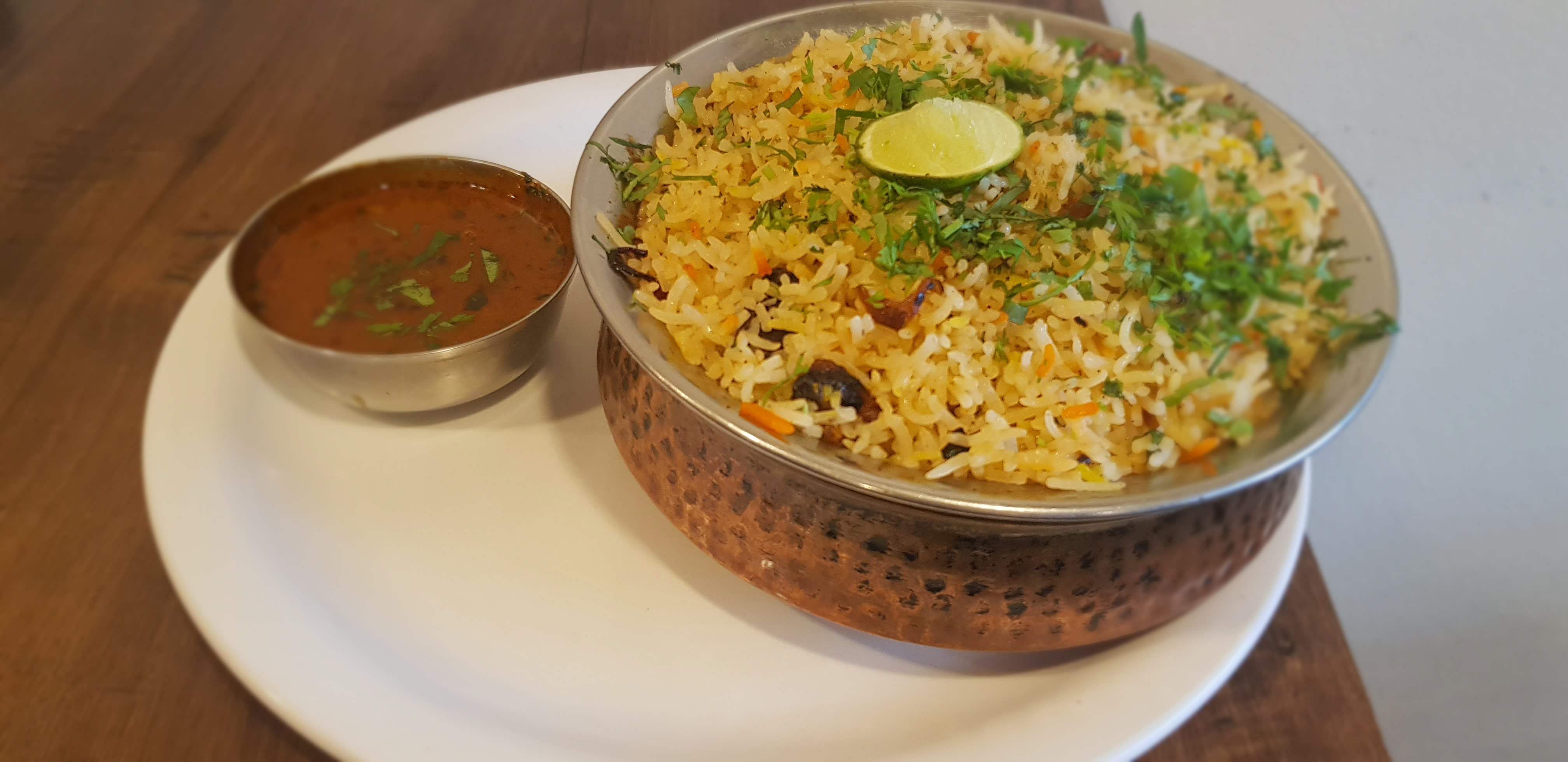 Dish,Food,Cuisine,Spiced rice,Puliyogare,Biryani,Ingredient,Hyderabadi biriyani,Yeung chow fried rice,Pulihora