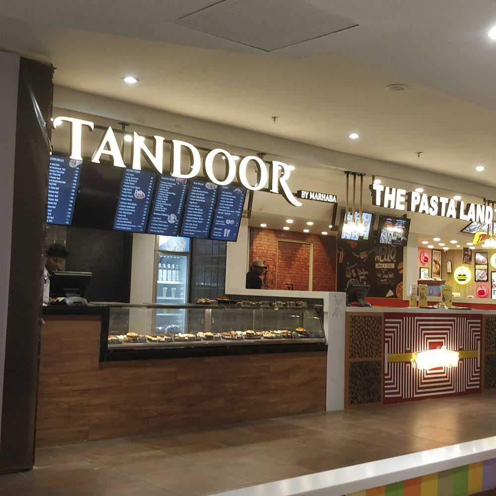 Building,Food court,Interior design,Fast food restaurant,Restaurant,Cafeteria,Café,Coffeehouse