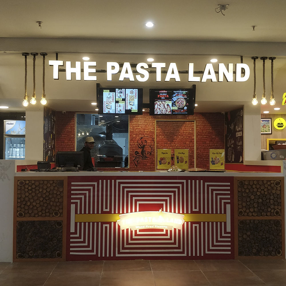 Building,Fast food restaurant,Furniture,Lobby,Room,Interior design,Food court,Restaurant