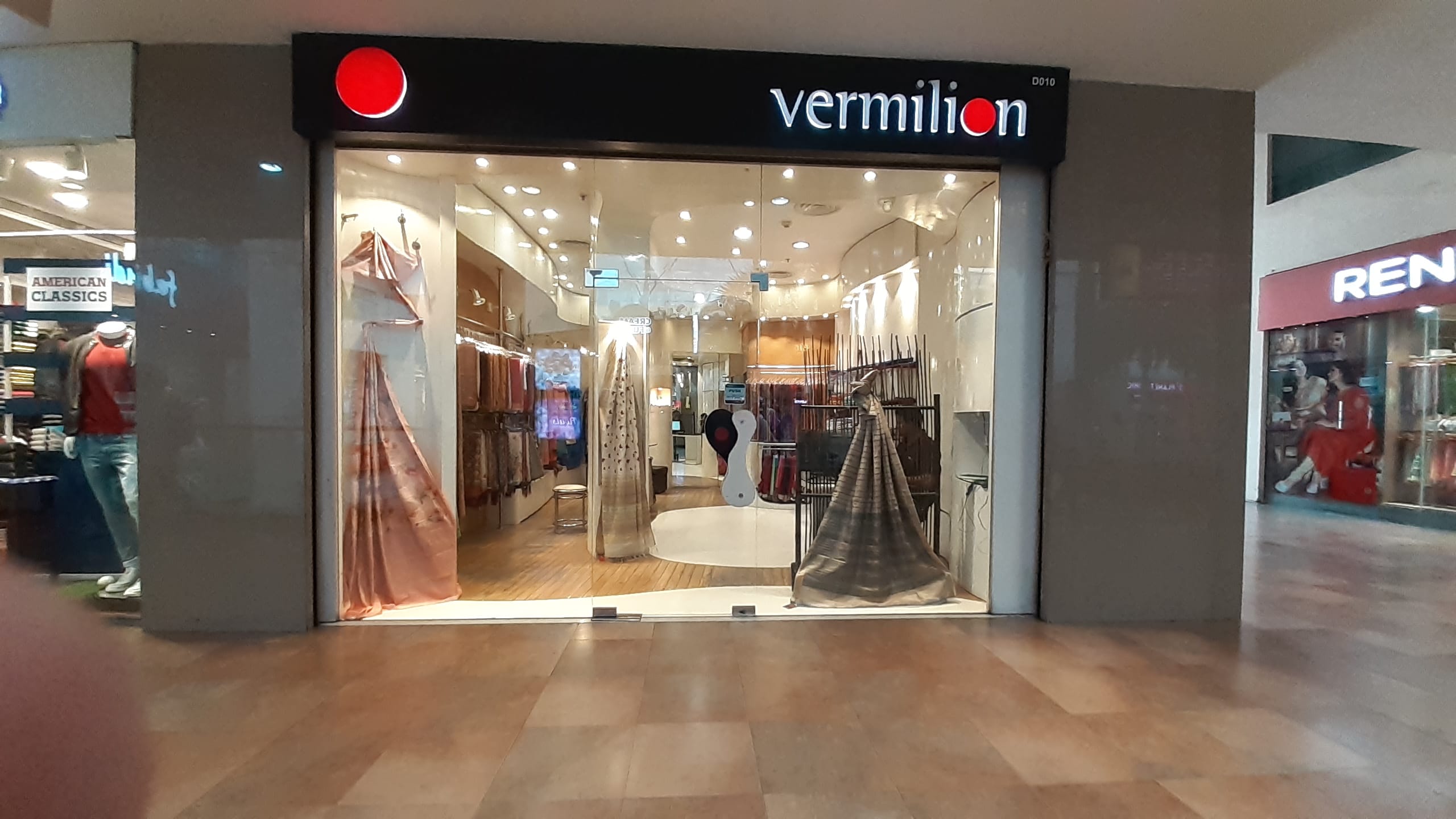 Boutique,Building,Outlet store,Shopping mall,Retail,Flooring,Interior design,Door,Floor,Shopping