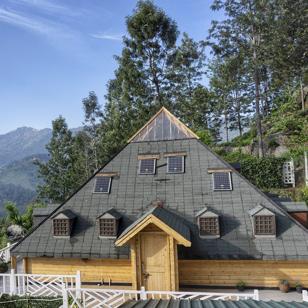 House,Home,Property,Roof,Building,Tree,Sky,Cottage,Siding,Real estate