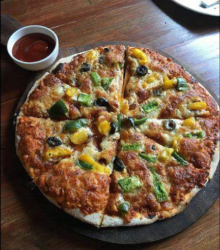 Dish,Food,Cuisine,Pizza,California-style pizza,Ingredient,Pizza cheese,Flatbread,Italian food,Produce