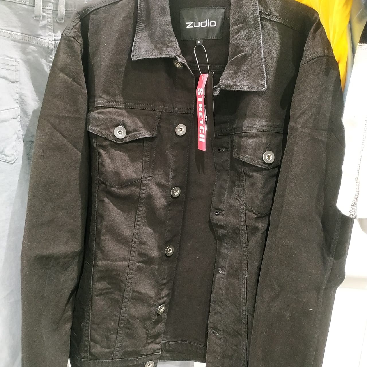 Clothing,Outerwear,Jacket,Leather,Sleeve,Leather jacket,Textile,Pocket,Top,Overcoat