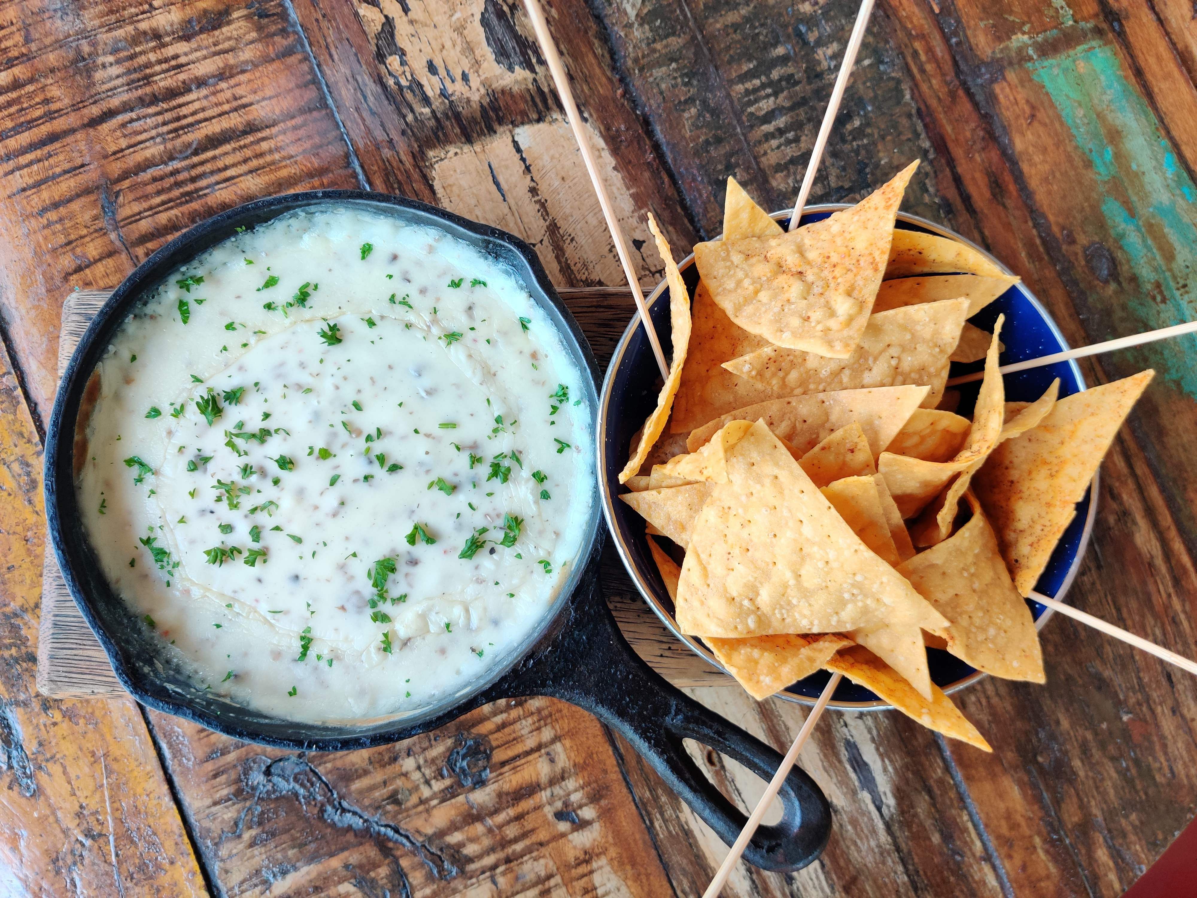 Food,Dish,Ingredient,Cuisine,Nachos,Tortilla chip,Totopo,Cervelle de canut,Tzatziki,Dip