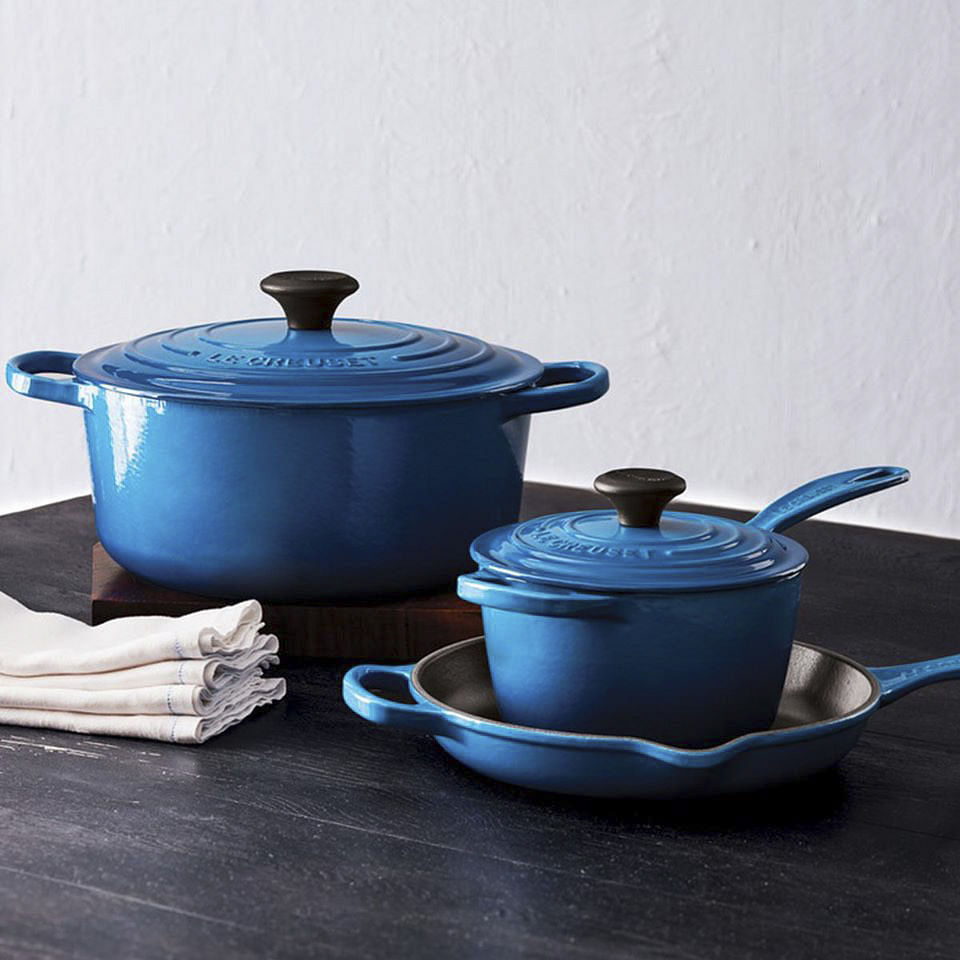 Lid,Blue,Dishware,Cobalt blue,Cookware and bakeware,Product,Tureen,Ceramic,Tableware,Dinnerware set