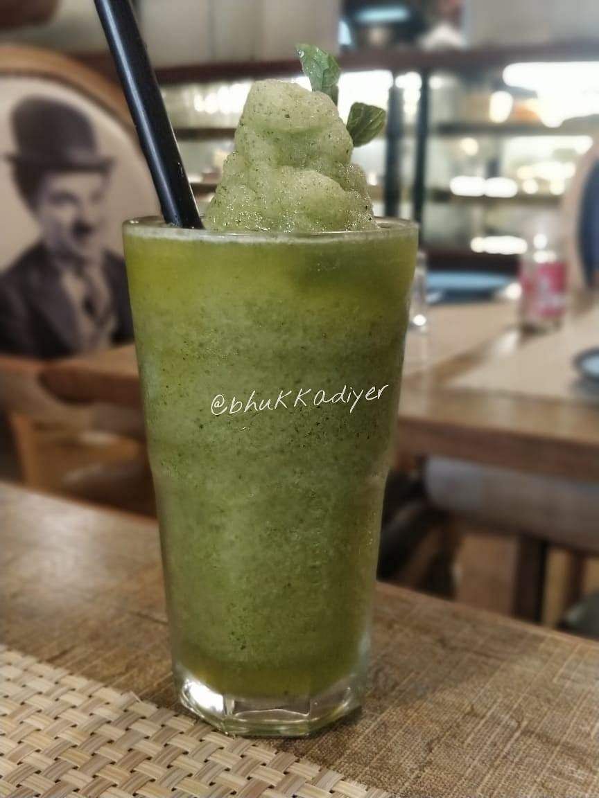 Drink,Smoothie,Health shake,Food,Juice,Limonana,Vegetable juice,Non-alcoholic beverage,Cocktail garnish,Aojiru