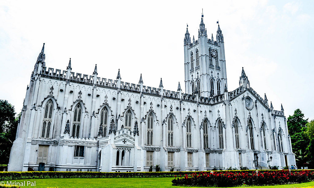 Landmark,Architecture,Medieval architecture,Building,Place of worship,Château,Classical architecture,Cathedral,Spire,Church