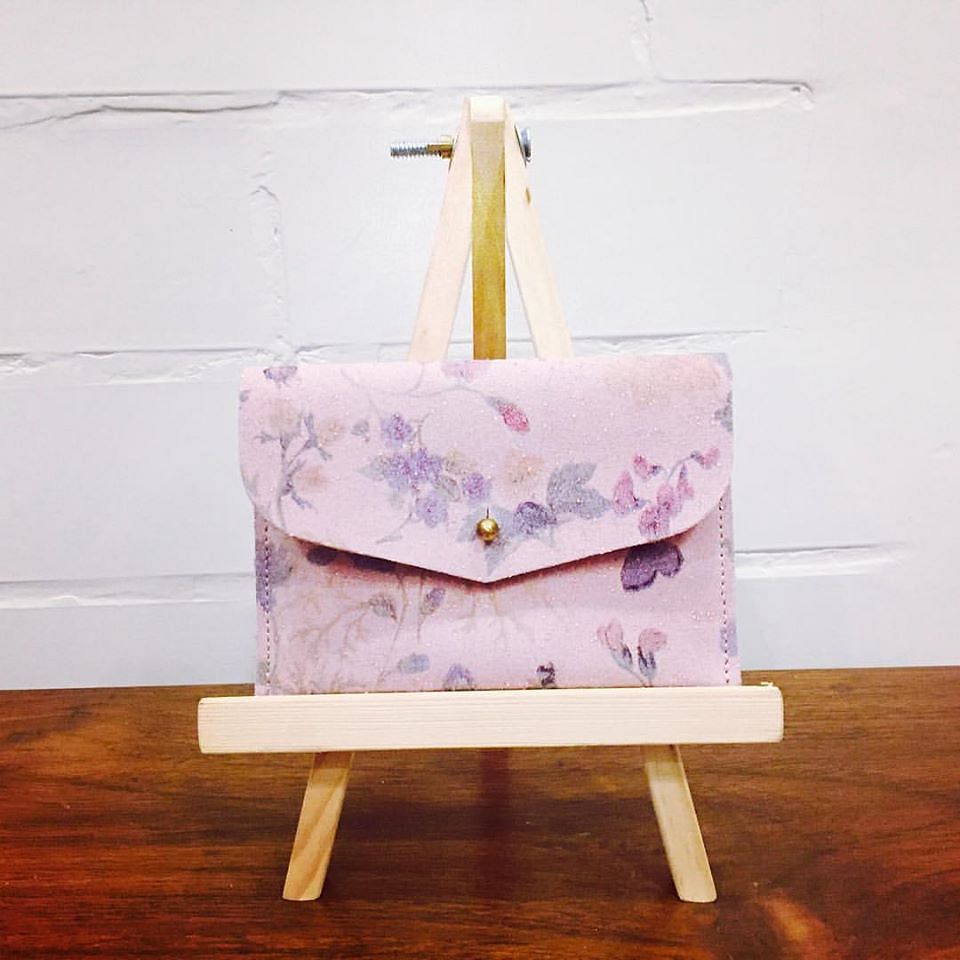 Product,Pink,Easel,Furniture,Wedding ceremony supply