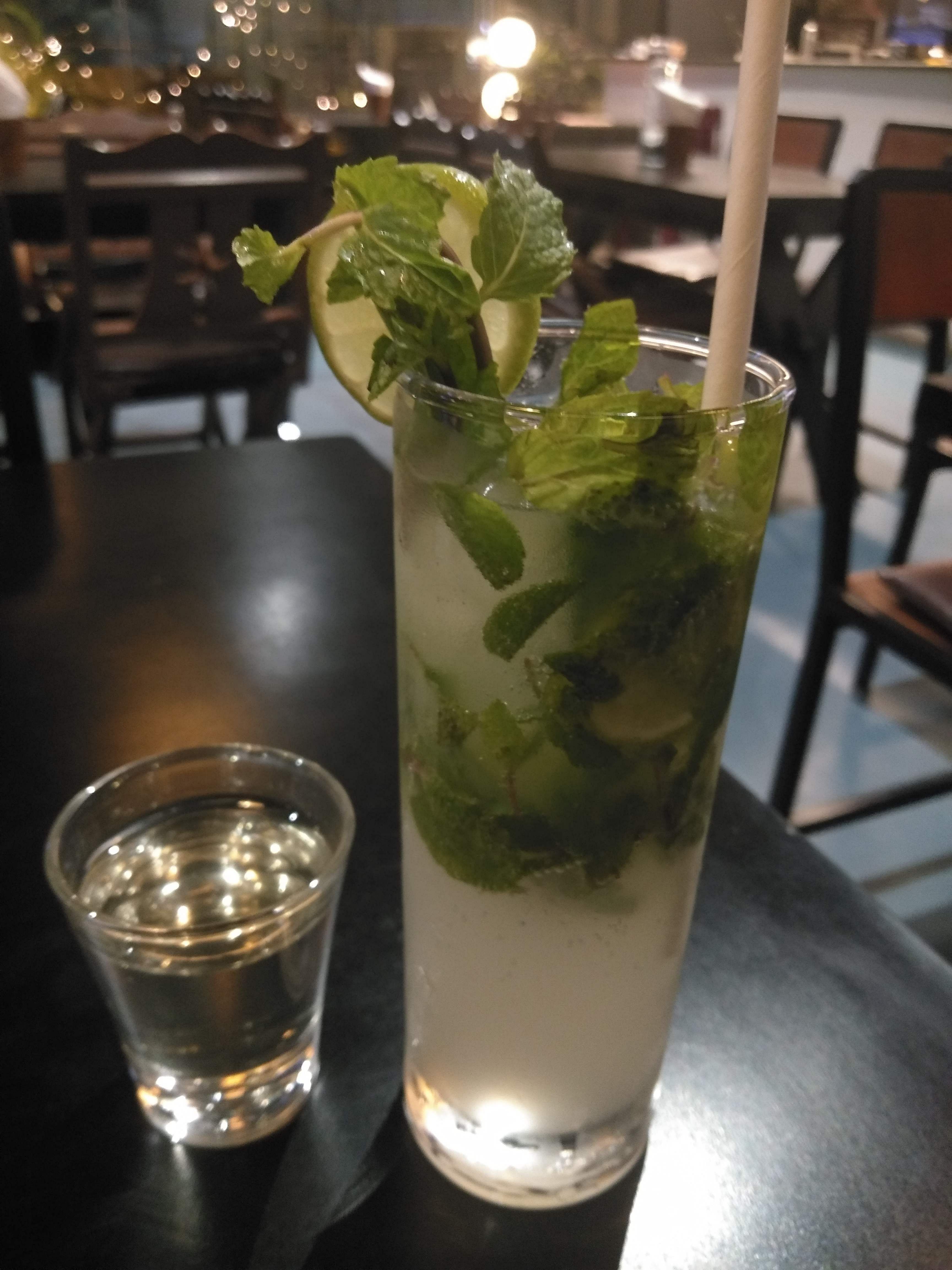 Mojito,Drink,Mint julep,Non-alcoholic beverage,Alcoholic beverage,Cocktail garnish,Cocktail,Food,Caipiroska,Rickey