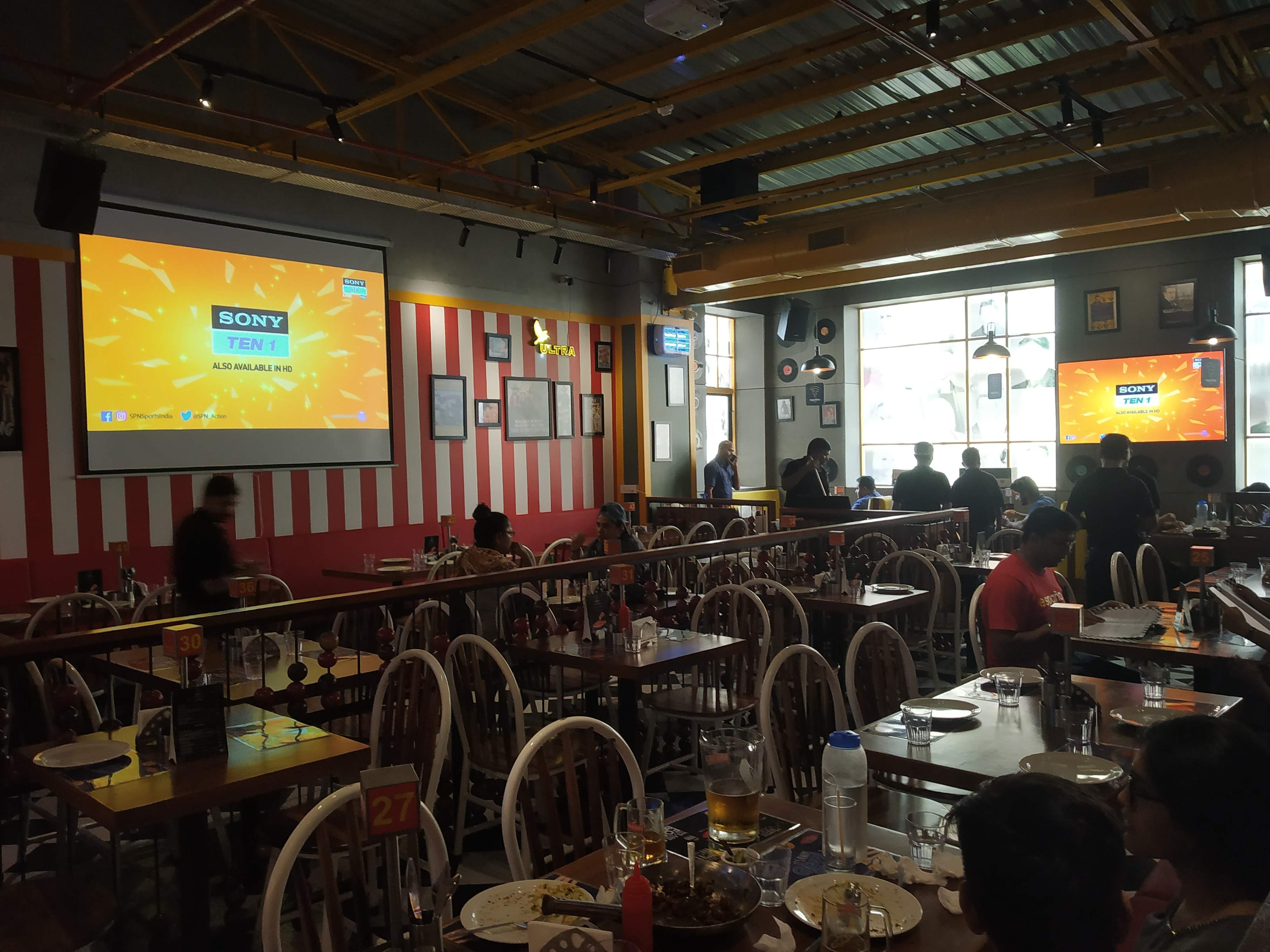 Restaurant,Building,Business,Café,Cafeteria