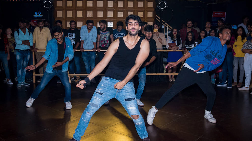 Dance,Entertainment,Event,Performing arts,Dancer,Choreography,Hip-hop dance,Fun,Leisure,Performance