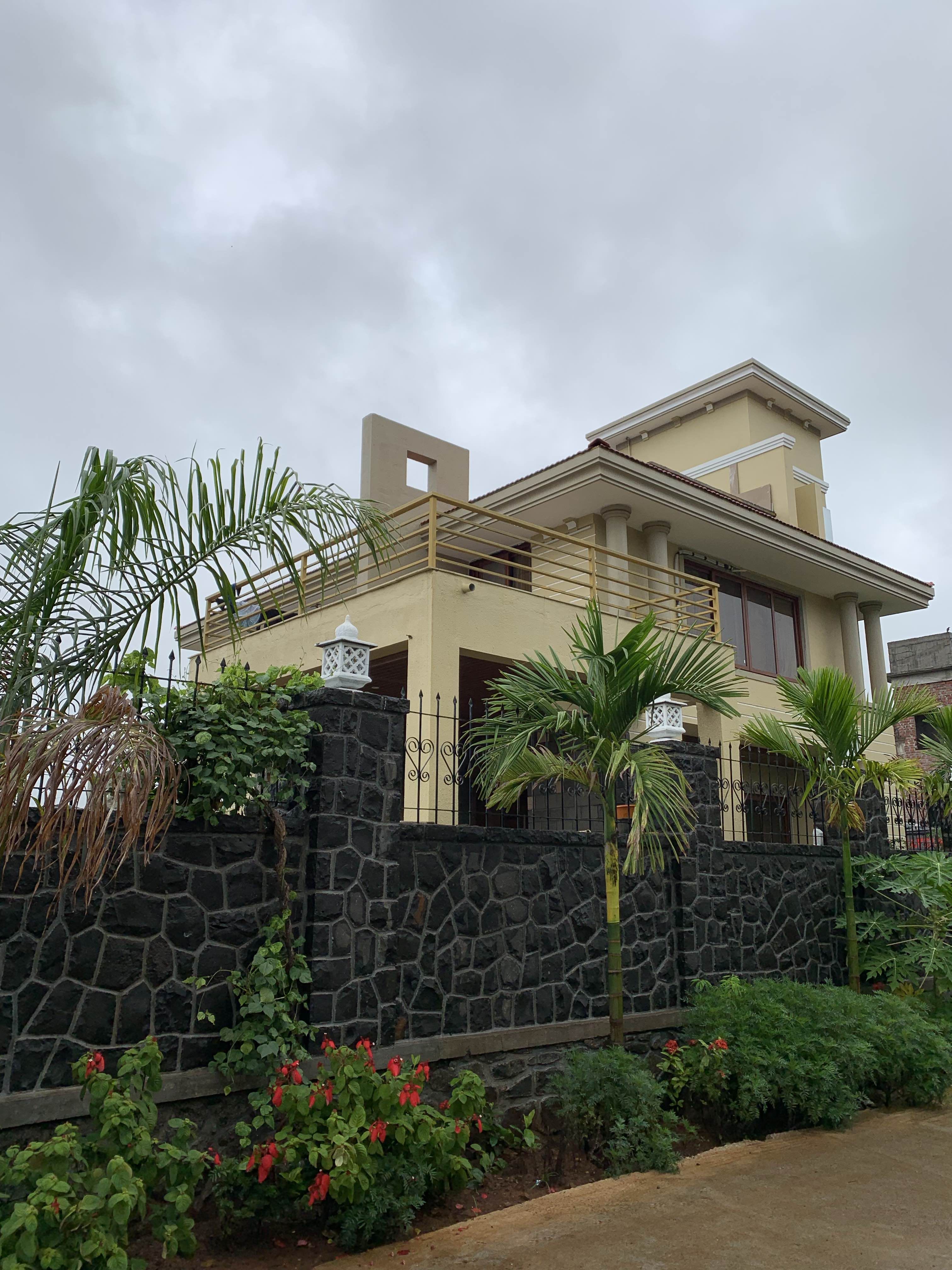 House,Property,Vegetation,Residential area,Home,Architecture,Building,Tree,Real estate,Roof