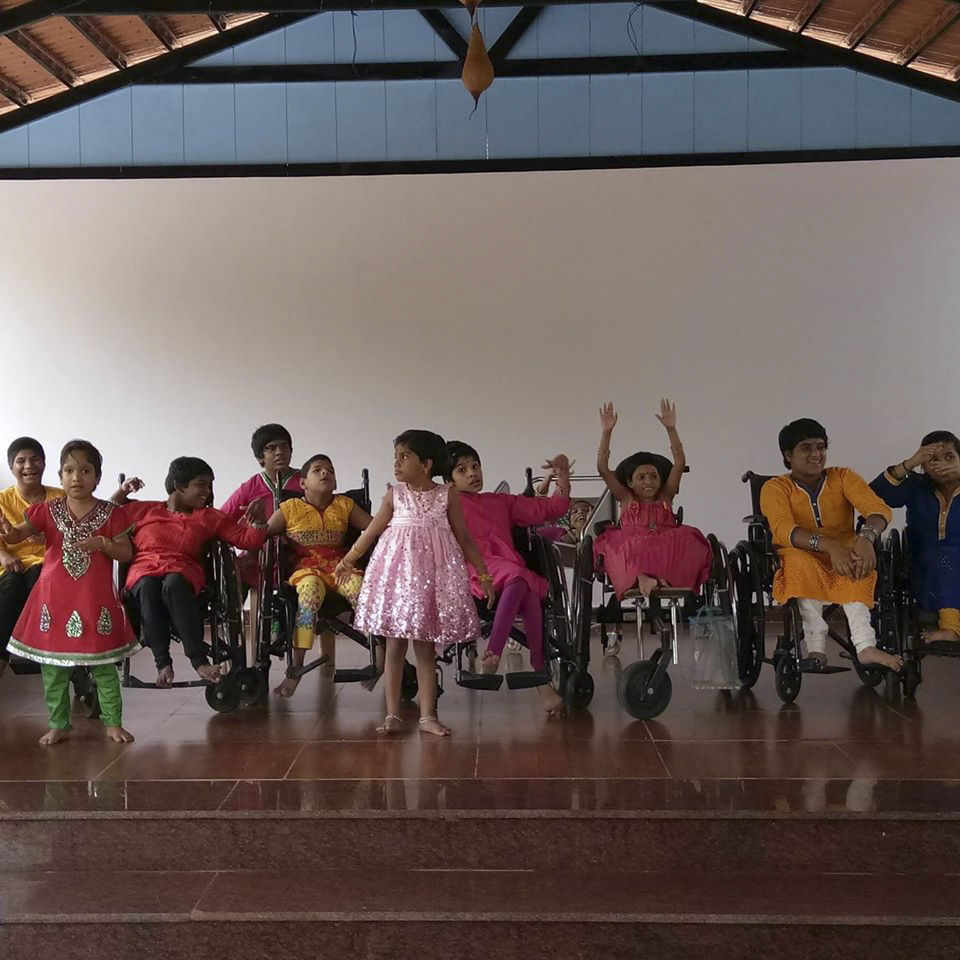 Child,Event,Footwear,Dance,Team,Performance,Talent show,Performing arts,Vehicle,Folk dance