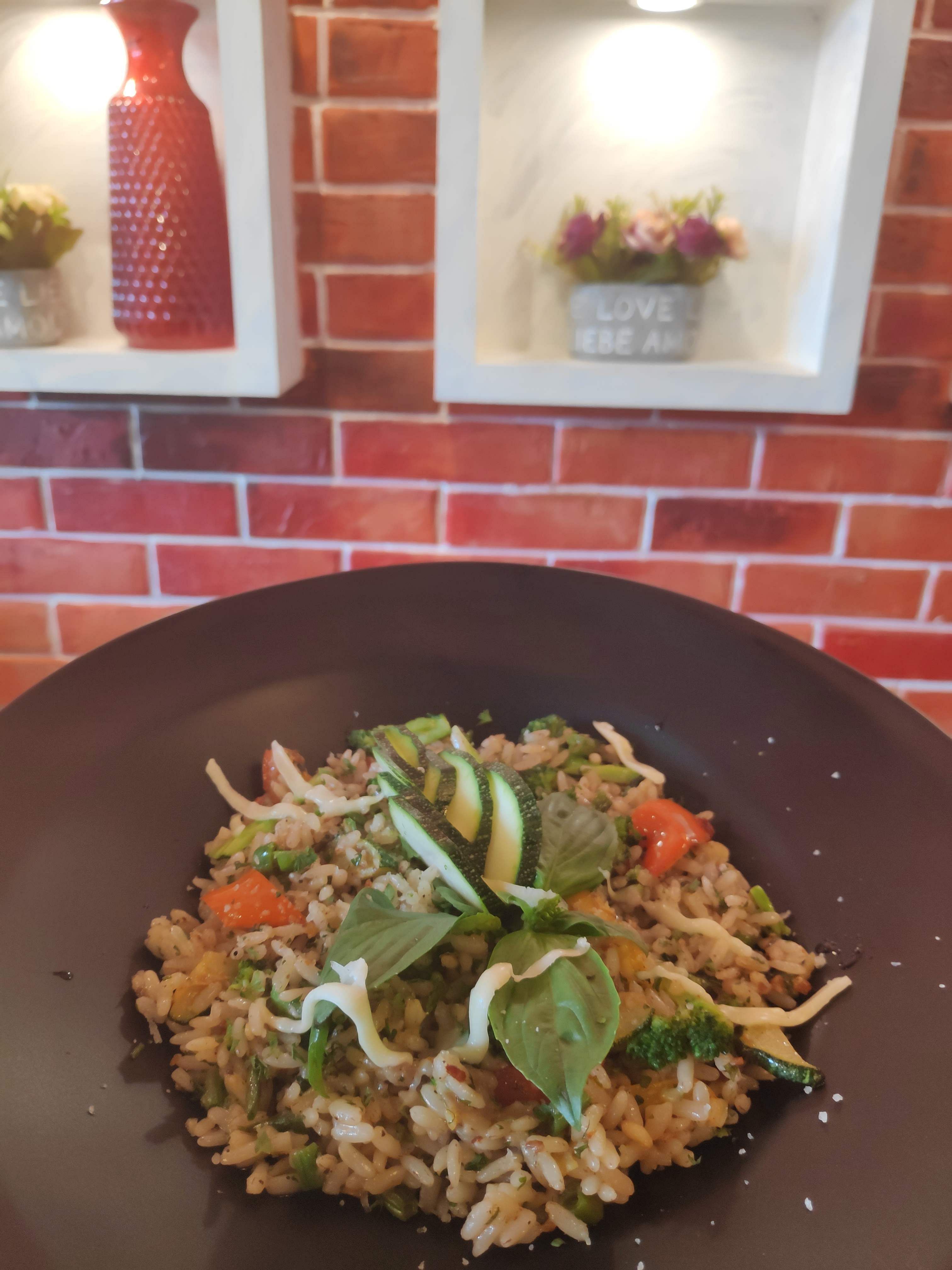 Cuisine,Food,Dish,Thai fried rice,Ingredient,Risotto,Rice,Produce,Staple food,Vegan nutrition