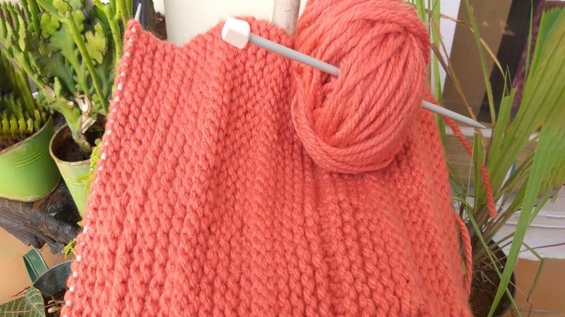 Woolen,Wool,Red,Clothing,Knitting,Crochet,Pink,Woven fabric,Textile,Outerwear