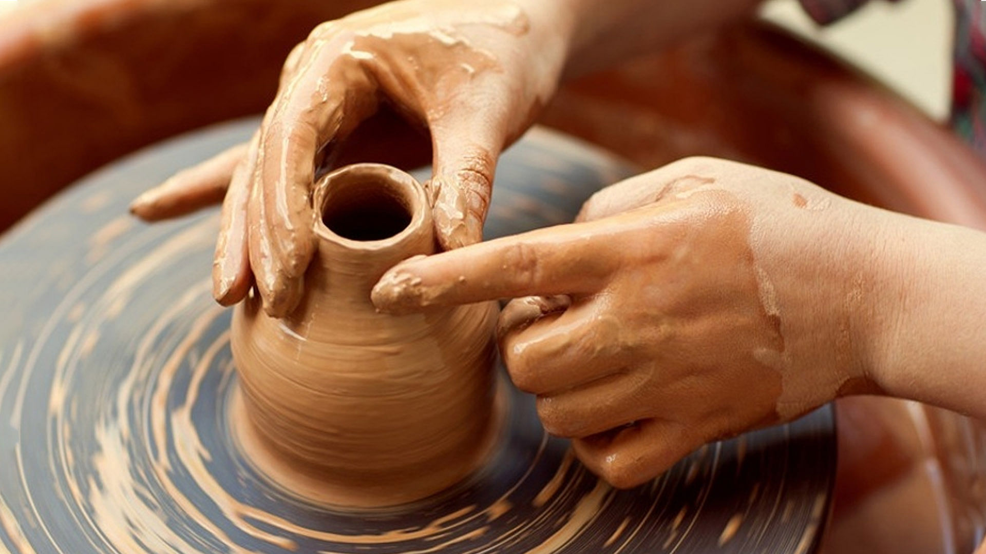 Potter's wheel,earthenware,Clay,Pottery,Wheel,Machine,Artisan,Auto part,Automotive wheel system,Hand