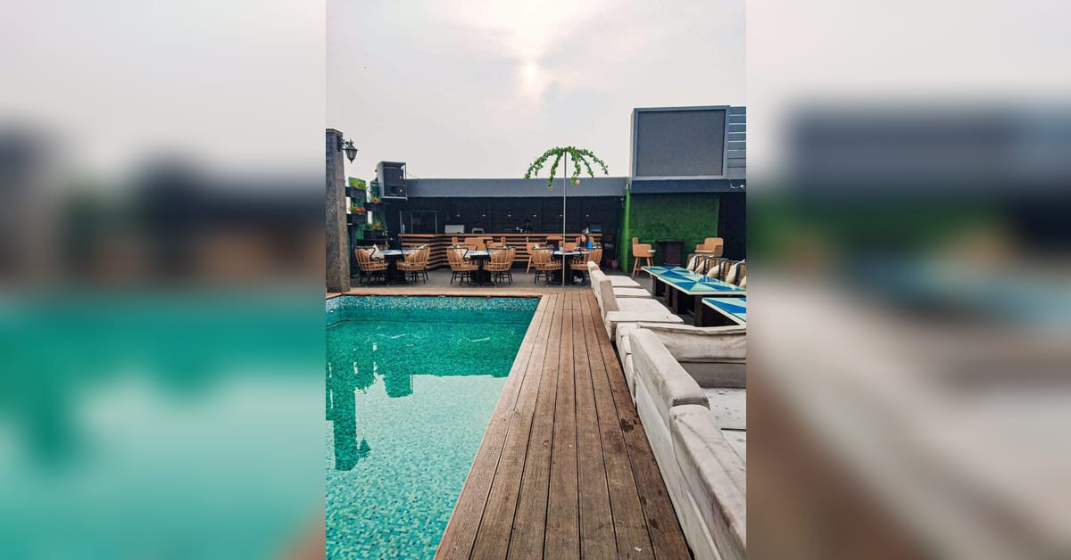 This Dreamy Cafe Has A Pool Side Along With Delectable Food And Drinks ...