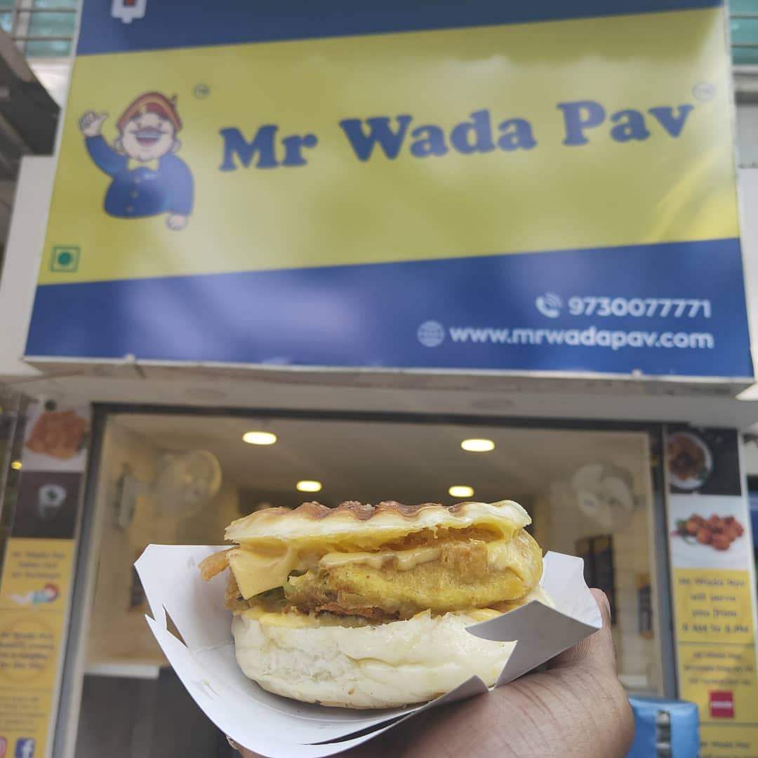 Food,Fast food,Dish,Junk food,Cuisine,Comfort food,Ingredient,Breakfast sandwich,Finger food,Baked goods