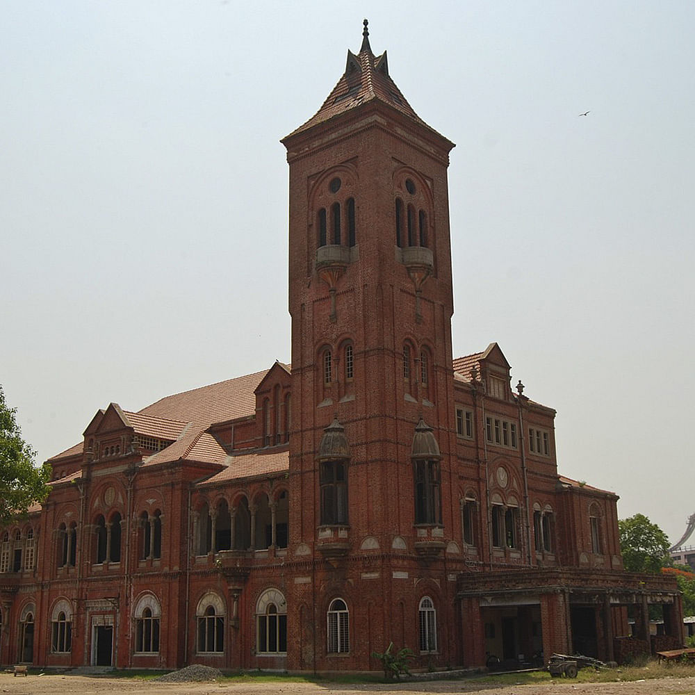 Landmark,Building,Architecture,Medieval architecture,Historic site,Church,Facade,Classical architecture,Place of worship,Parish