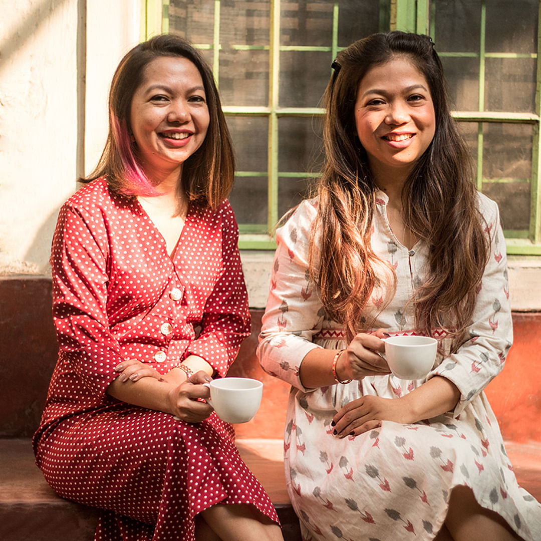 People,Skin,Pink,Friendship,Plaid,Smile,Design,Sitting,Happy,Child