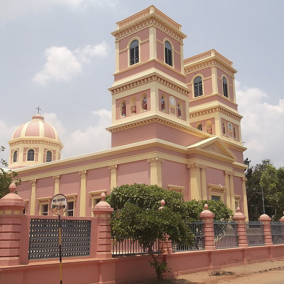 Building,Landmark,Architecture,Classical architecture,Place of worship,Temple,Temple,Facade,Historic site