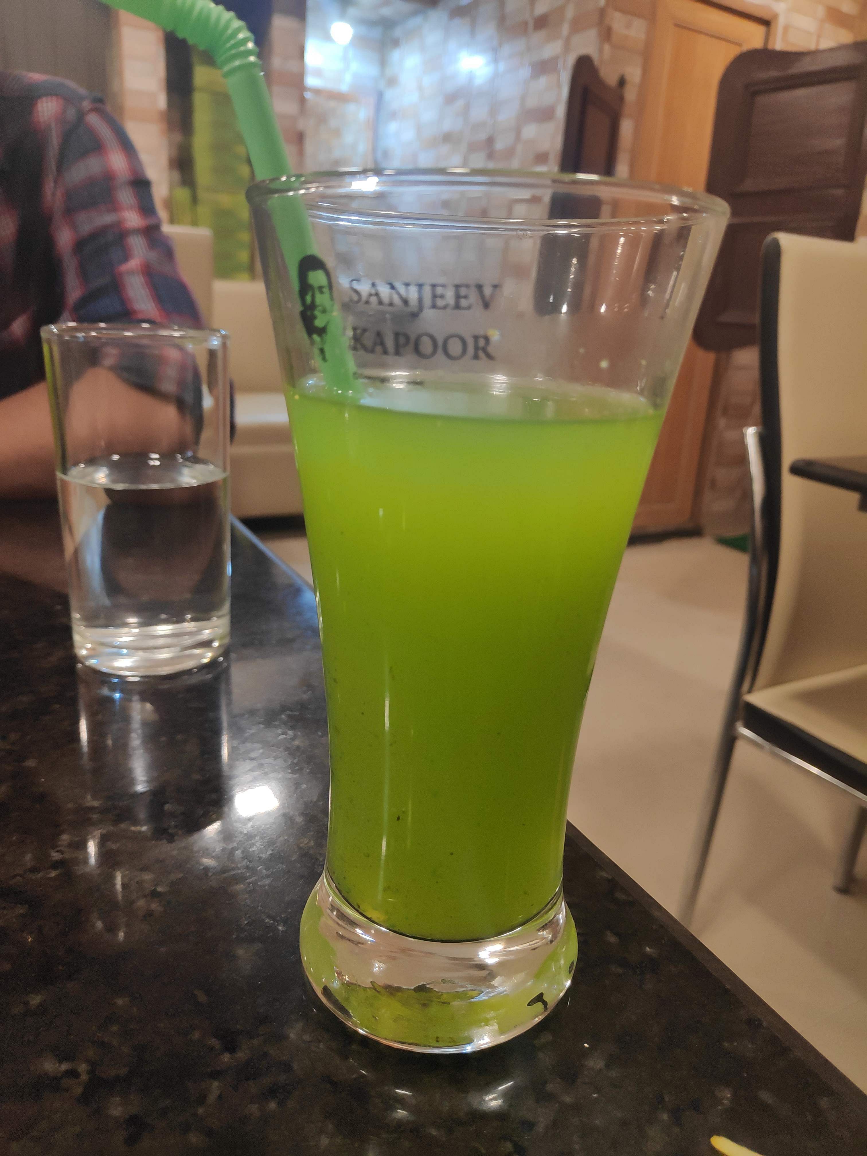 Drink,Juice,Non-alcoholic beverage,Alcoholic beverage,Cocktail,Limonana,Distilled beverage,Lime juice,Vegetable juice,Liqueur