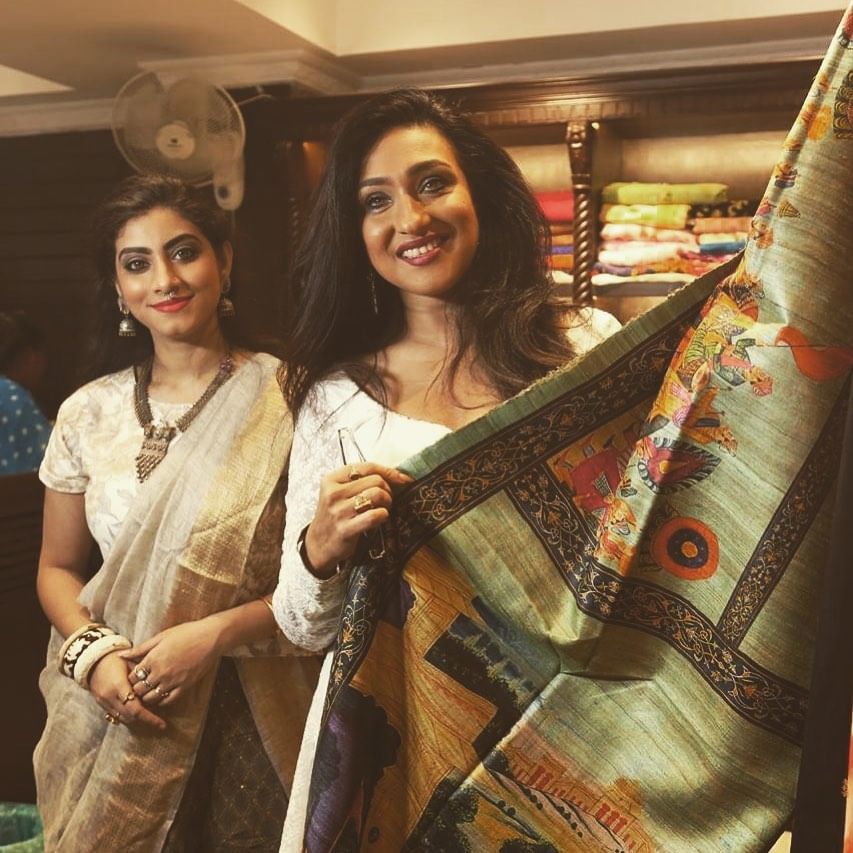 Cool,Fun,Smile,Sari,Textile,Photography,Selfie,Long hair,Photo shoot,Fashion design