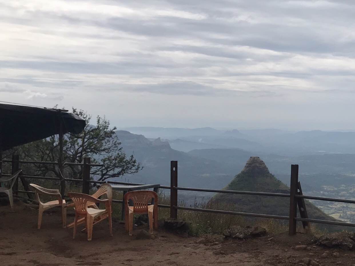 Sky,Atmospheric phenomenon,Hill station,Cloud,Sea,Mountain,Tree,Ocean,Hill,Coast