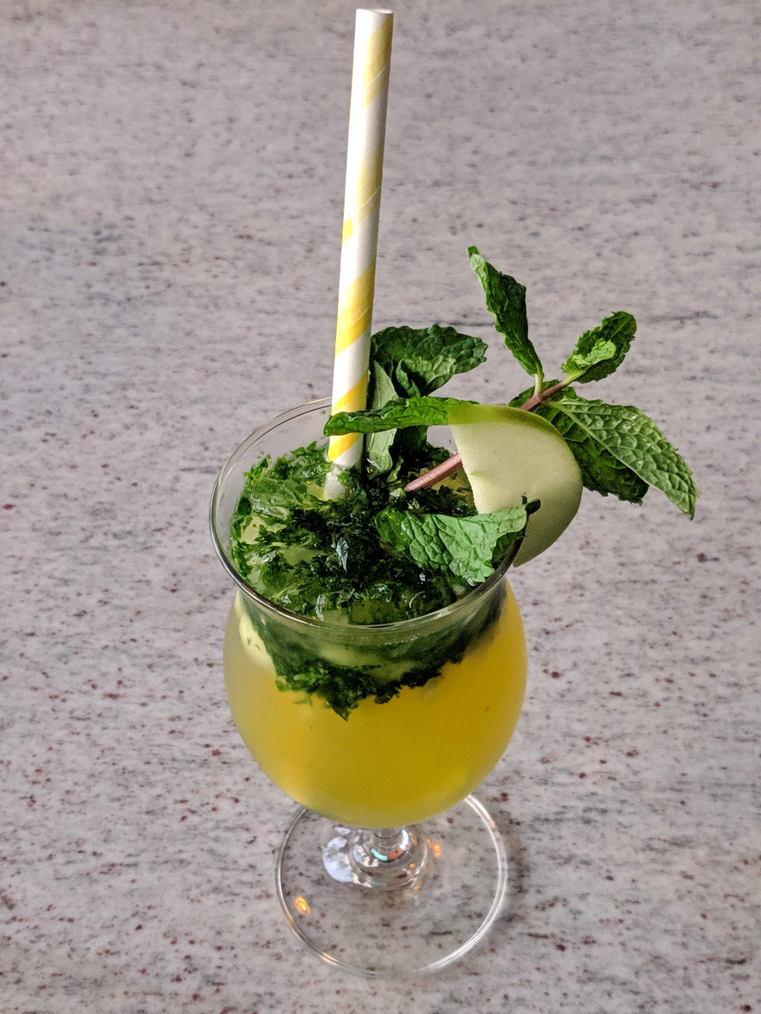 Drink,Mint,Cocktail garnish,Mojito,Food,Mint julep,Smoothie,Juice,Spearmint,Plant