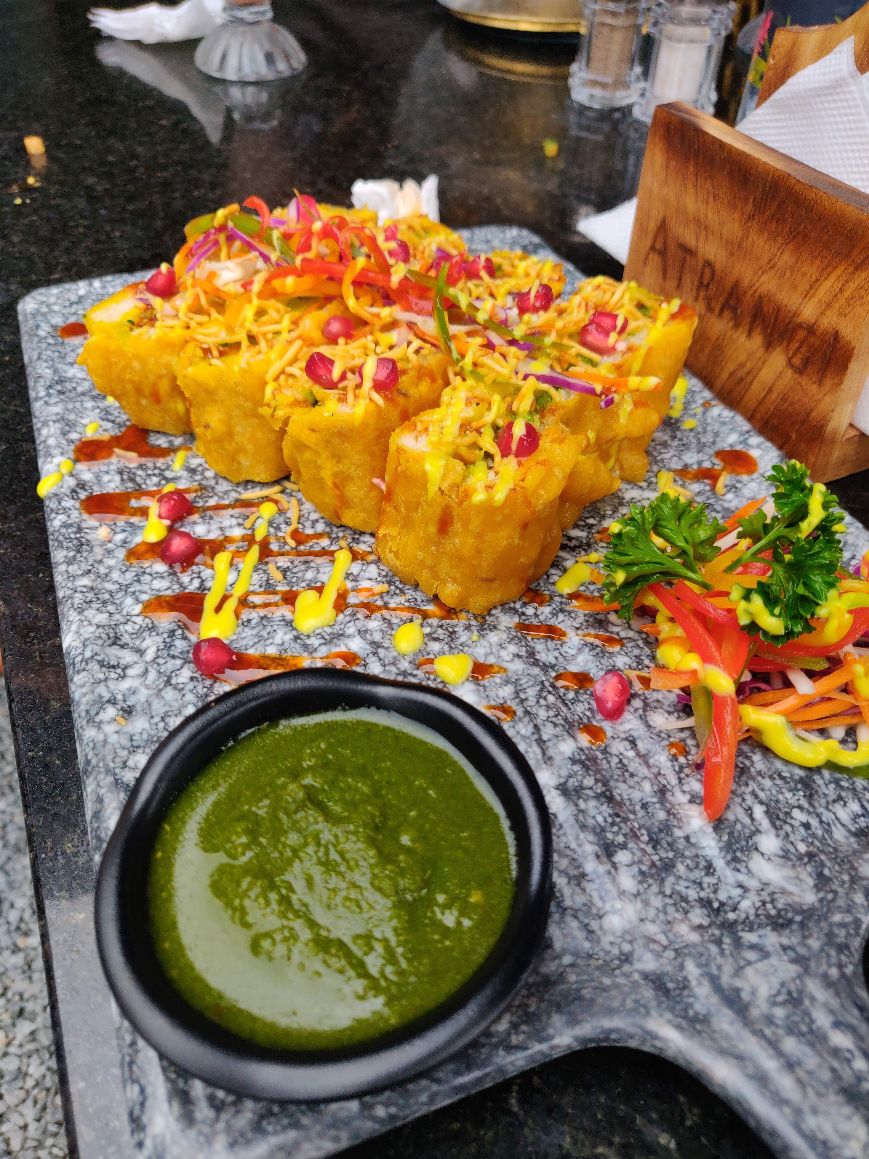 Dish,Food,Cuisine,Ingredient,Produce,Bánh xèo,Dip,Vegetarian food,Mexican food,Chimichanga