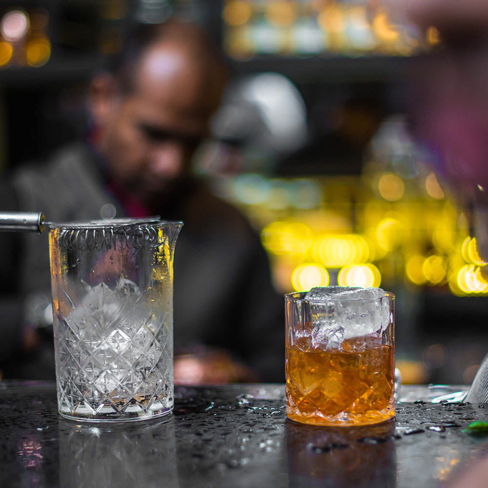 Drink,Alcohol,Alcoholic beverage,Distilled beverage,Club,Liqueur,Cocktail,Gin and tonic,Crodino,Old fashioned