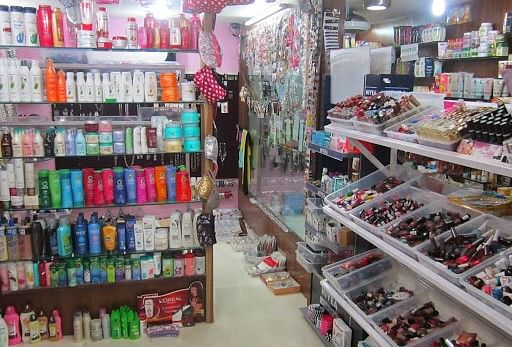 Product,Convenience store,Retail,Outlet store,Supermarket,Building,Marketplace,Selling,Customer,Grocery store