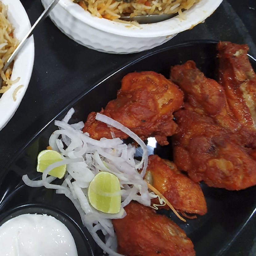 Dish,Food,Cuisine,Fried food,Ingredient,Meal,Meat,Tandoori chicken,Steamed rice,Comfort food