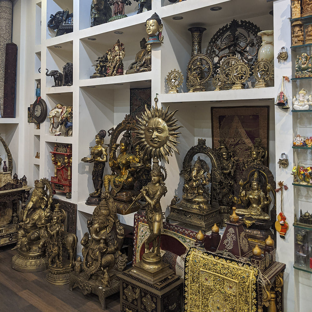 Sculpture,Carving,Architecture,Art,Collection,Statue,Interior design,Building,Tourist attraction,Stone carving