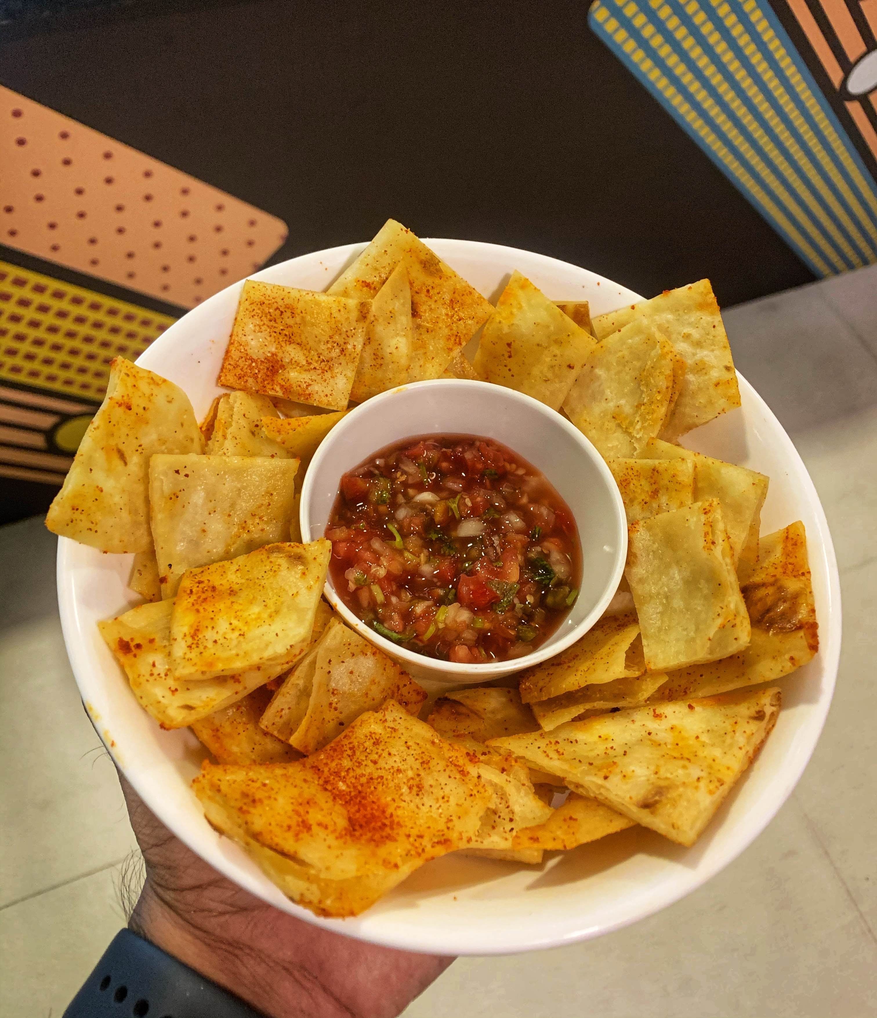 Dish,Food,Cuisine,Tortilla chip,Corn chip,Ingredient,Junk food,Totopo,Nachos,Produce