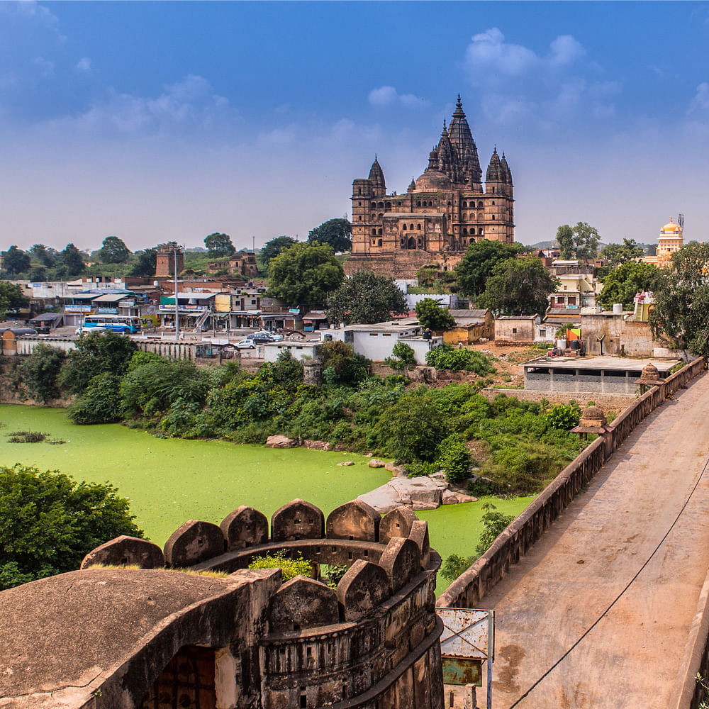 Landmark,Sky,Town,Building,Architecture,Historic site,City,Tourism,Human settlement,Urban area