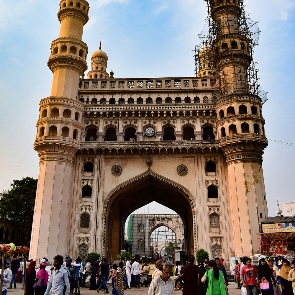 Landmark,Historic site,Architecture,Holy places,Tourism,Arch,Building,Monument,Sky,Tourist attraction