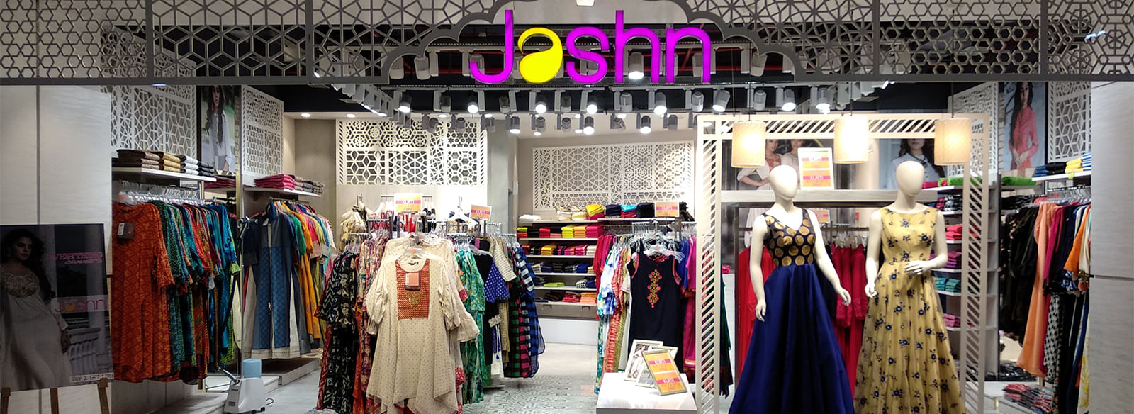 Boutique,Clothing,Fashion,Outlet store,Bazaar,Room,Dress,Outerwear,Retail,Costume design