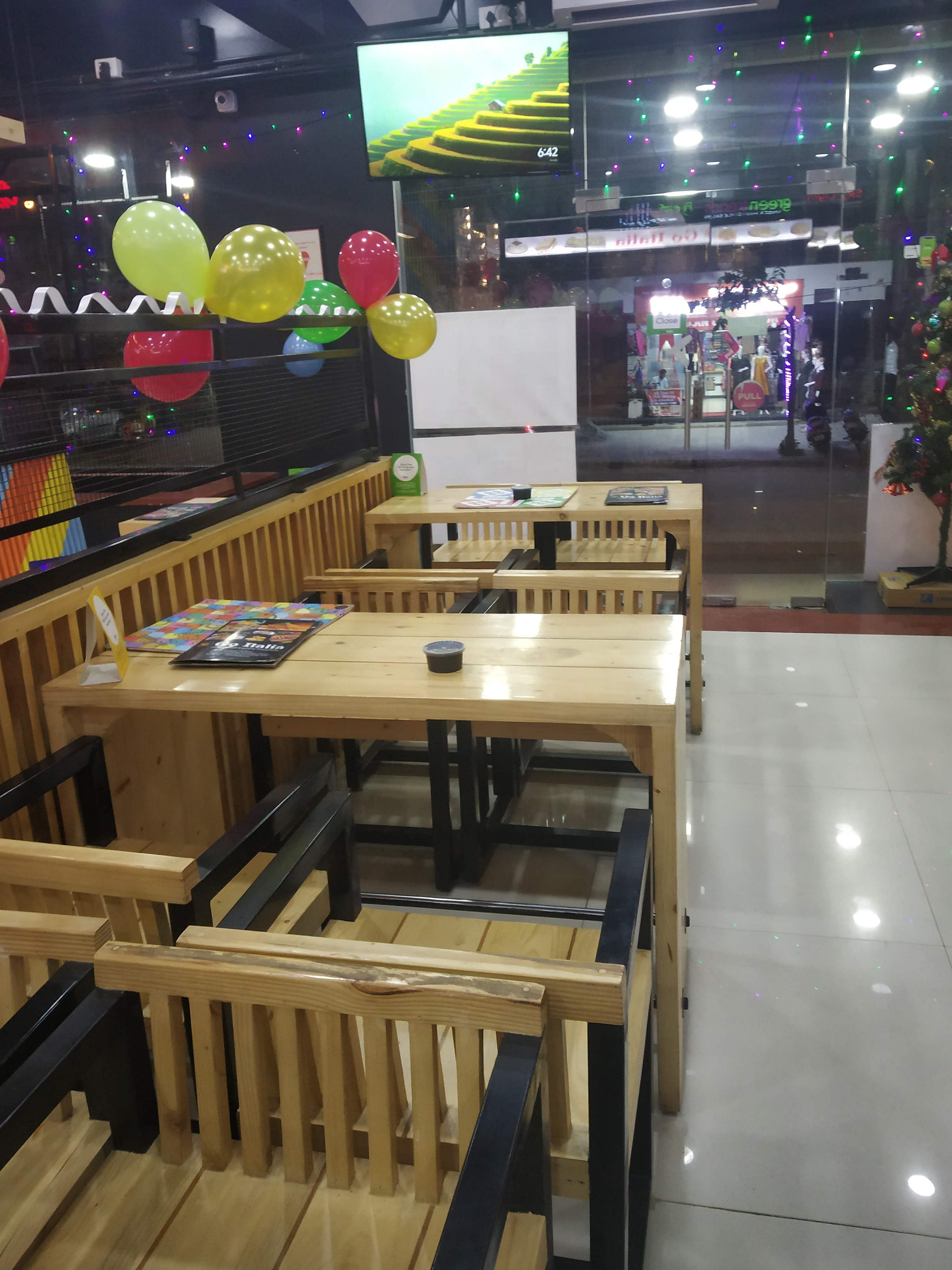 Restaurant,Food court,Table,Furniture,Fast food restaurant,Room,Interior design,Flooring,Building,Fast food