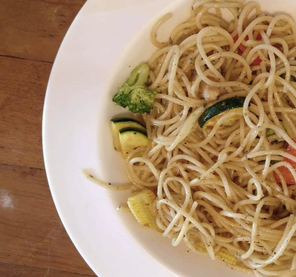 Dish,Food,Cuisine,Spaghetti,Al dente,Noodle,Chow mein,Chinese noodles,Capellini,Spaghetti aglio e olio