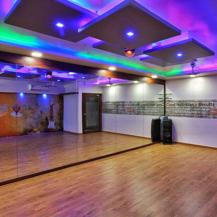 Function hall,Lighting,Building,Floor,Ballroom,Flooring,Event,Interior design,Ceiling