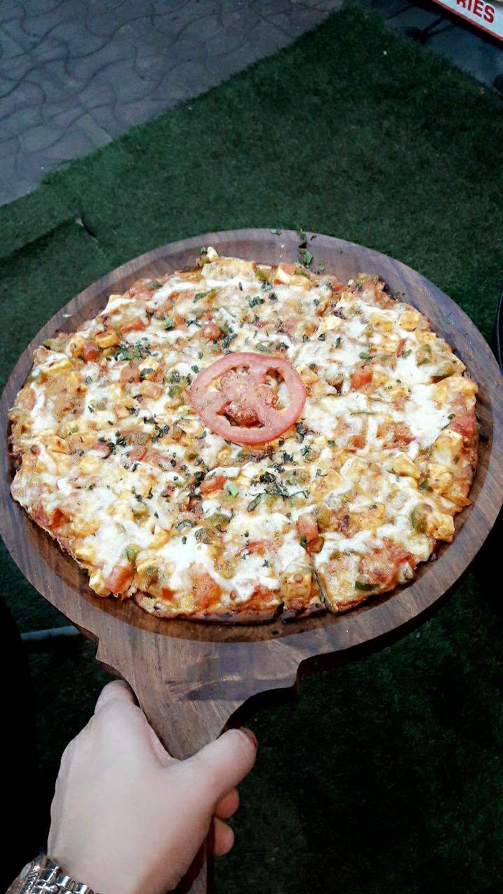 Dish,Food,Cuisine,Ingredient,Tarte flambée,Zwiebelkuchen,Dessert,Comfort food,Pizza,Pizza cheese