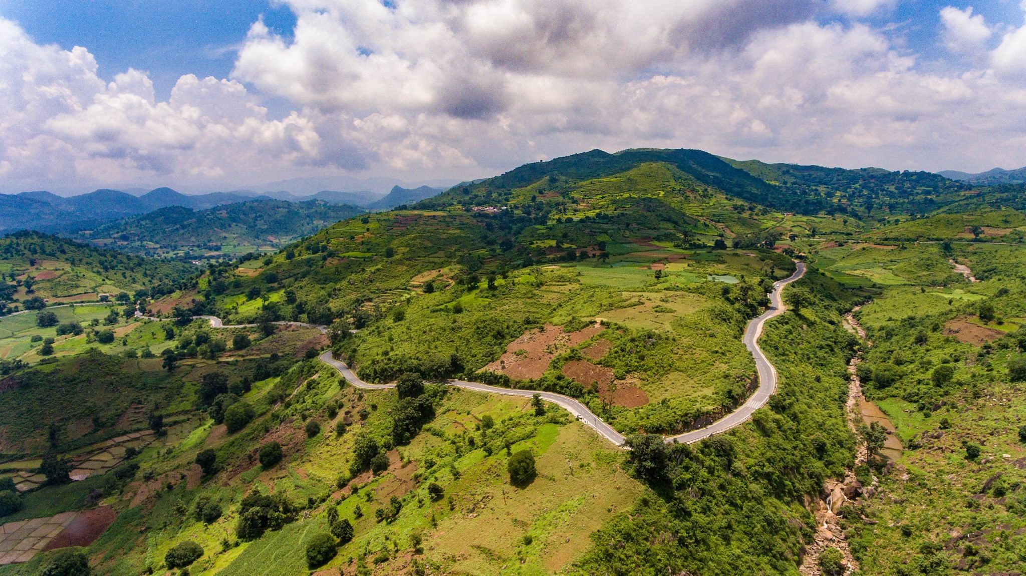 Mountainous landforms,Highland,Natural landscape,Mountain,Nature,Vegetation,Hill,Hill station,Nature reserve,Wilderness